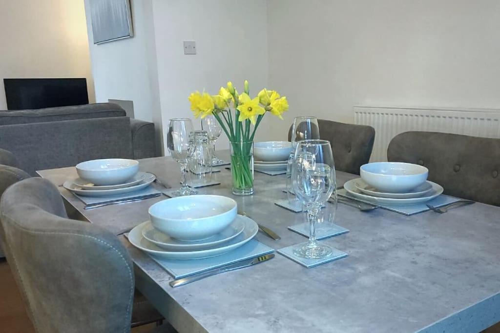 2 Bedroom City Centre Duplex Apt Preston  Esterno foto