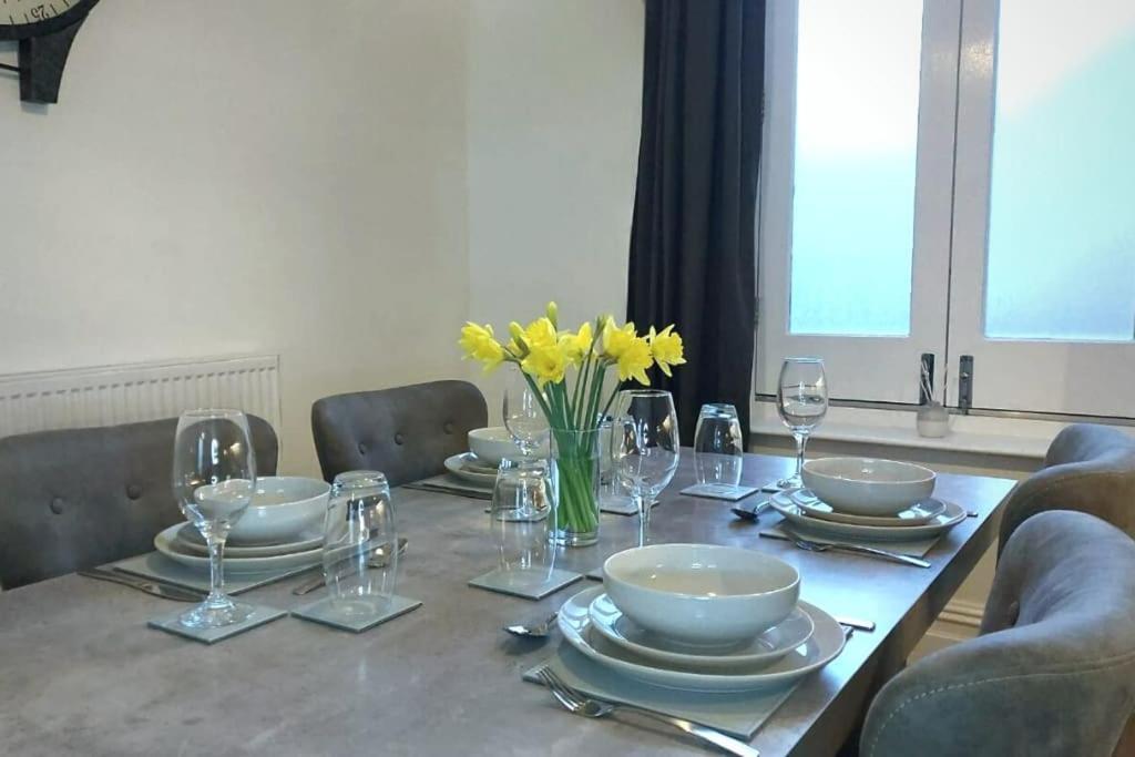 2 Bedroom City Centre Duplex Apt Preston  Esterno foto