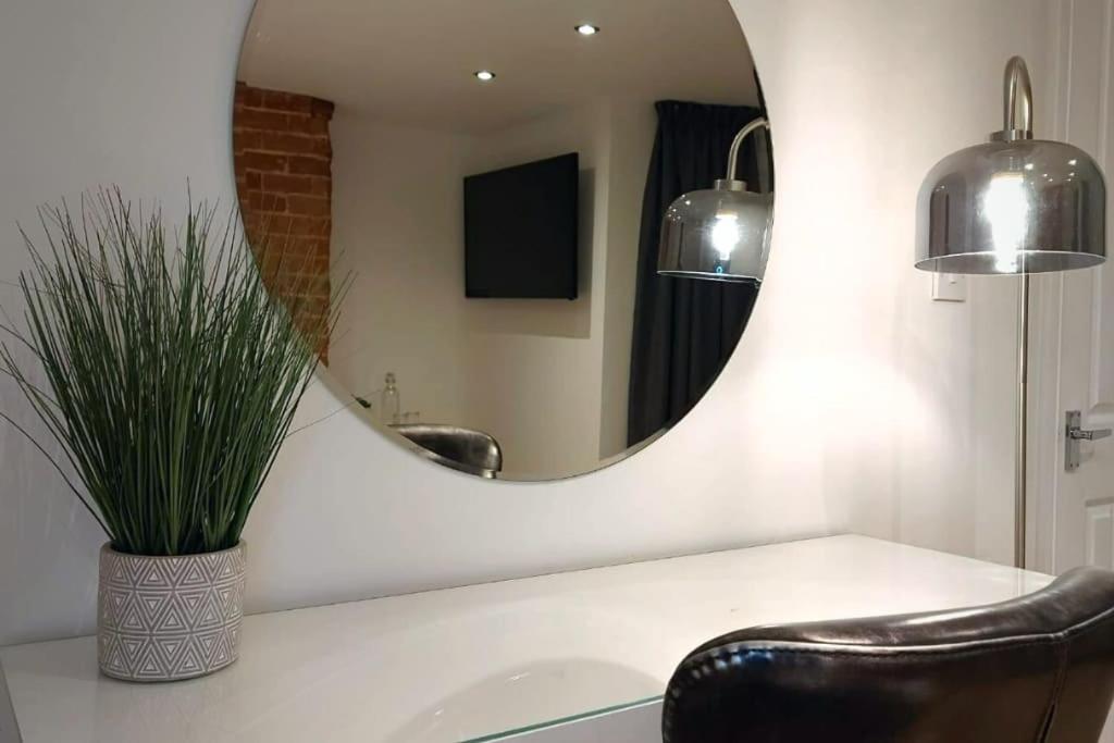 2 Bedroom City Centre Duplex Apt Preston  Esterno foto